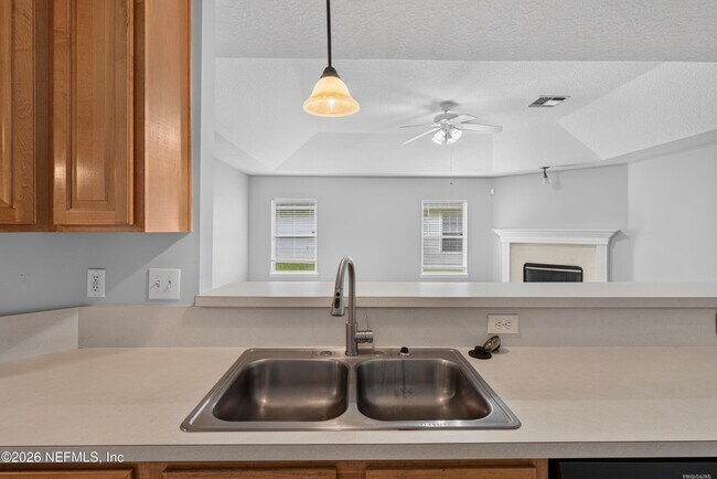 Building Photo - 11669 Collins Creek Dr
