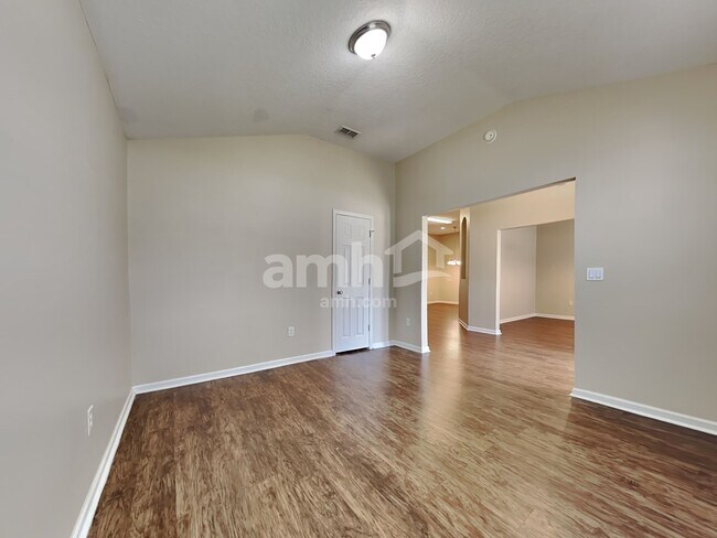 Building Photo - 632 E Red House Branch Rd