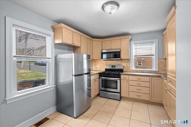 Building Photo - 38 Soundview Ave