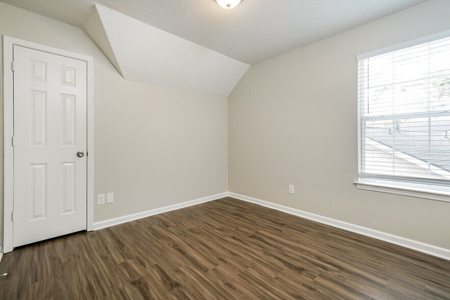 Building Photo - 2843 Warhorse Pl