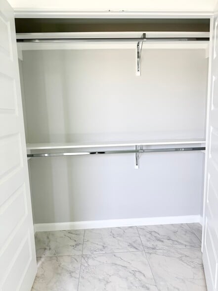 Closet - 2108 E Viviana St