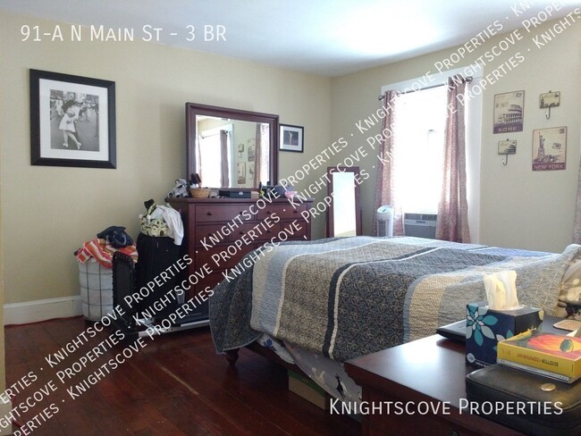 Building Photo - Beautiful, large historic home with origin...