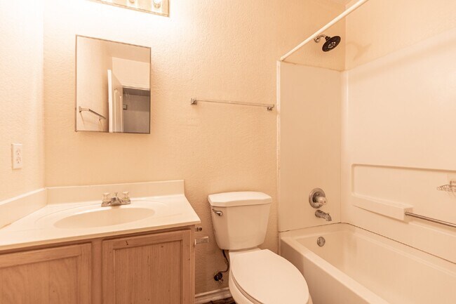 Building Photo - 7910 Lattimer Pond