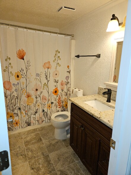 Building Photo - 776 116th Ave N