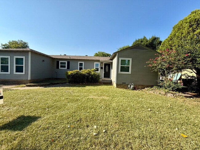 Building Photo - "Charming 3-Bed Oasis with 2 Full Baths in Garland – 1160 Sq Ft of Comfort at 1617 Meadowbrook!"