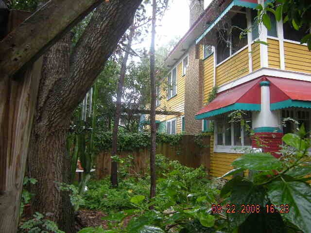 Building Photo - 2100 W Dekle Ave