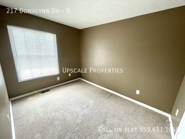 Building Photo - 217 Donalynn Dr