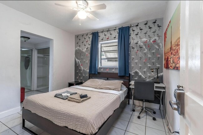 Building Photo - 3401 SW 48th Ave