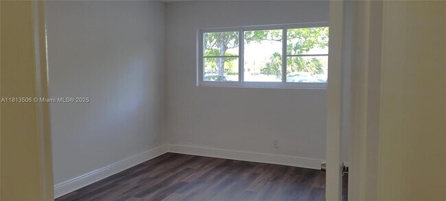 Building Photo - 270 Layne Blvd