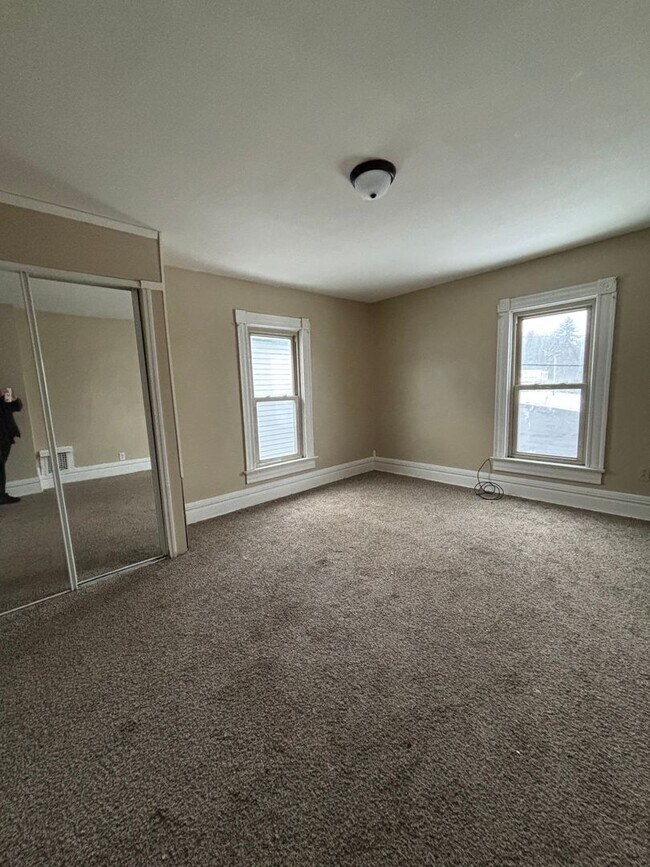 Building Photo - 3 Bdrm 1.5 Bath Duplex in Union Township