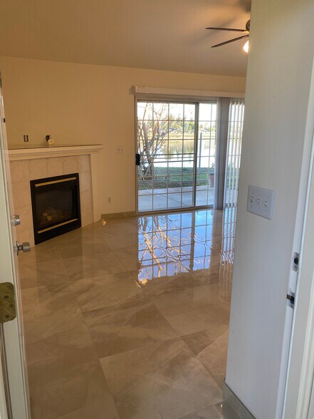 Building Photo - 1542 E Alluvial Ave