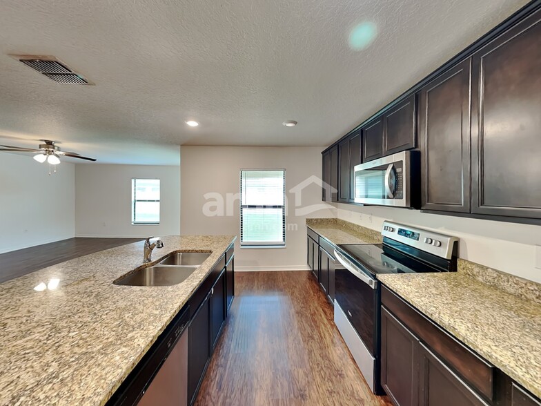 Building Photo - 1220 Brenton Leaf Dr