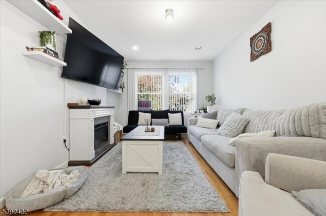 Building Photo - 245 Burgess Pl