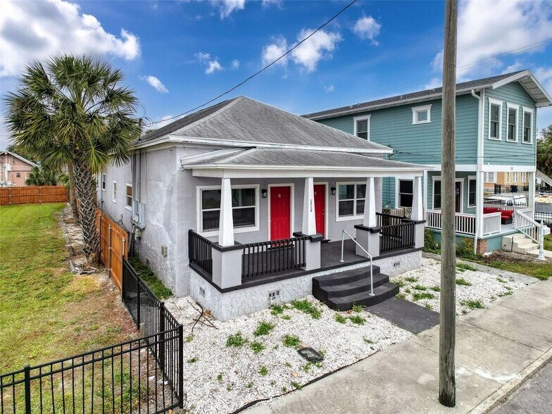 Building Photo - 1716 E Columbus Dr