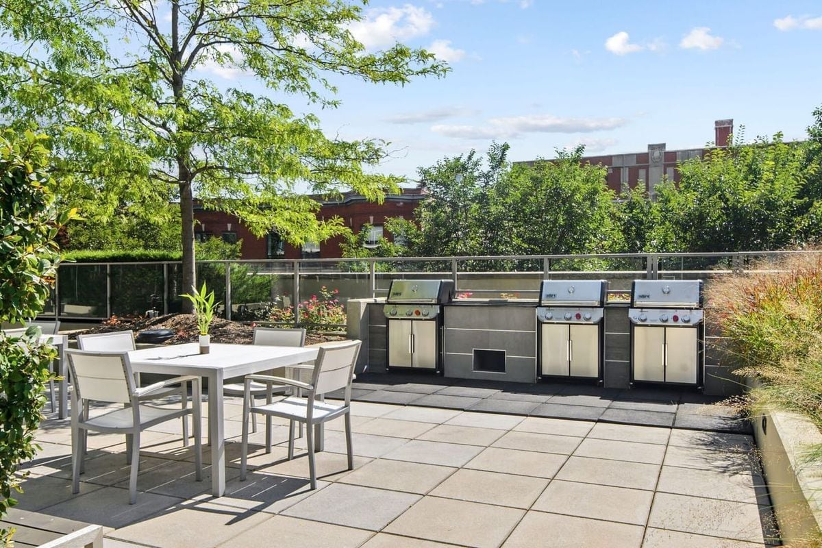 Building Photo - 3740 N Halsted St