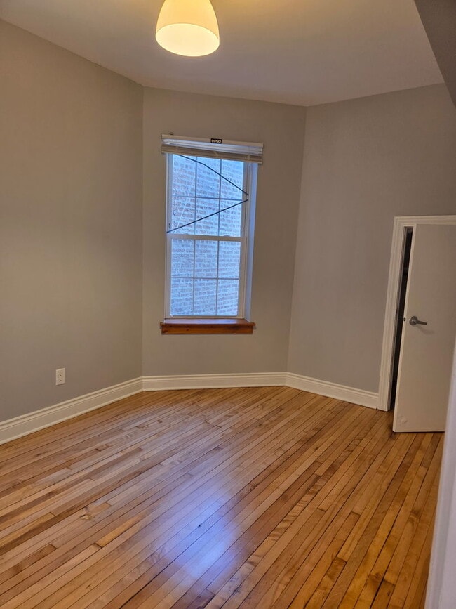 Building Photo - 844 N Harding Ave