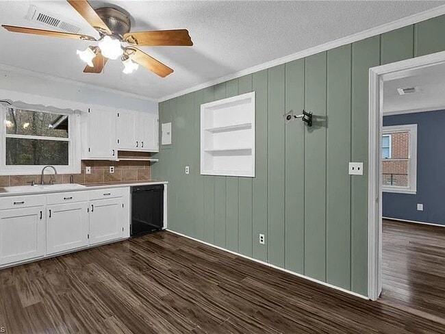 Building Photo - 361 Garland Dr