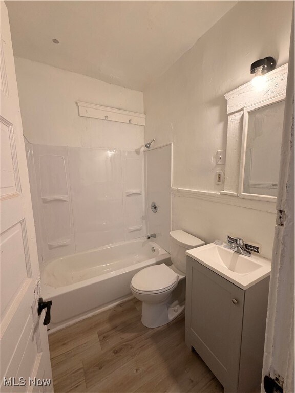 Building Photo - 10512 Greenlawn Ave