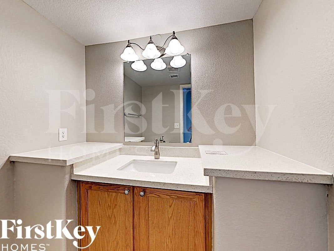 Building Photo - 7323 E Navarro Ave