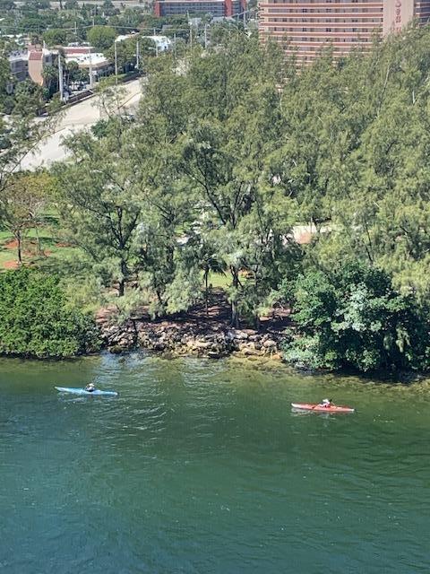 Building Photo - 1401 N Riverside Dr