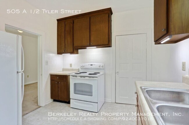 Building Photo - 505 1/2 Tyler Street - A