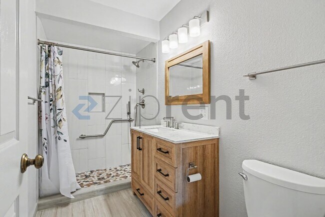 Building Photo - 7006 Tennessee Ln