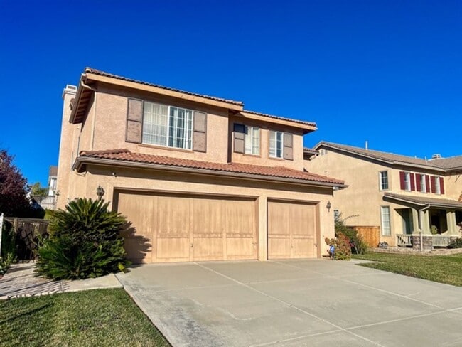 Building Photo - Large 4 bedroom Murrieta home with a loft ...