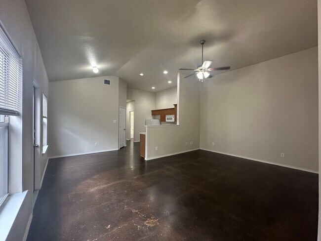 Building Photo - Townhome for rent