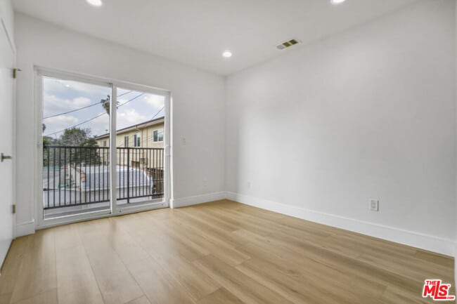 Building Photo - 2057 1/2 S Garth Ave