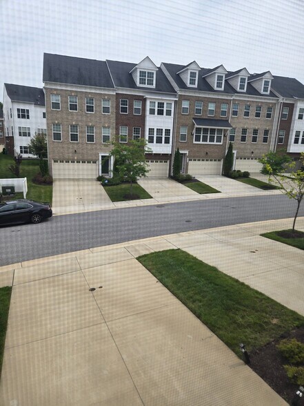 Building Photo - 4211 WOODSPRING Ln