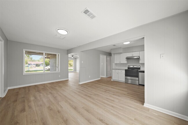 Building Photo - 5870 Reed Rd