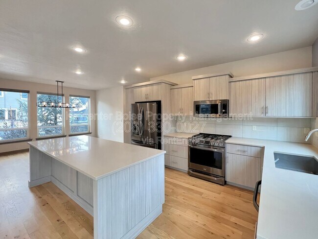 Building Photo - 2640 W Neff St