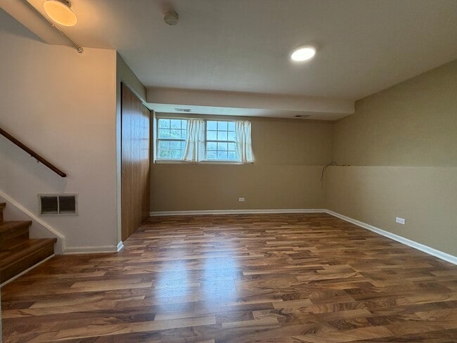 Building Photo - 301 Cherrywood Ct