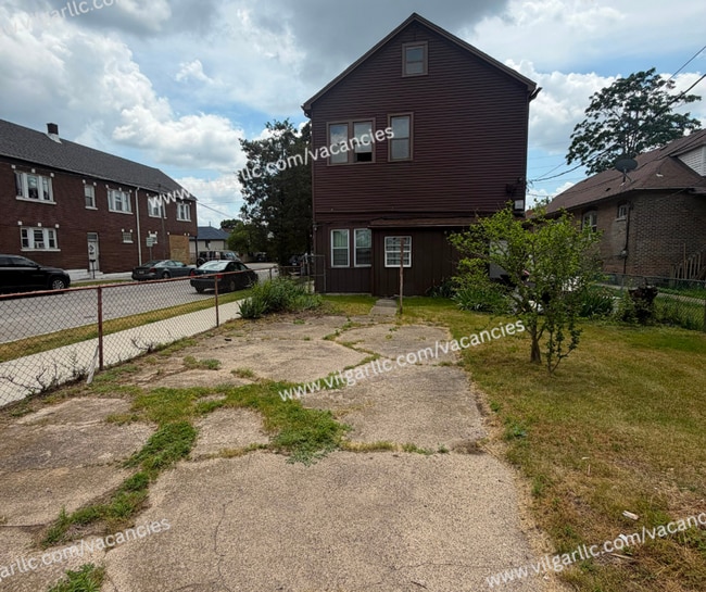 Building Photo - 1202 W 151st St