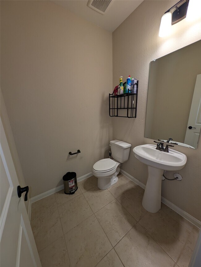 Building Photo - 21210 Echo Manor Dr