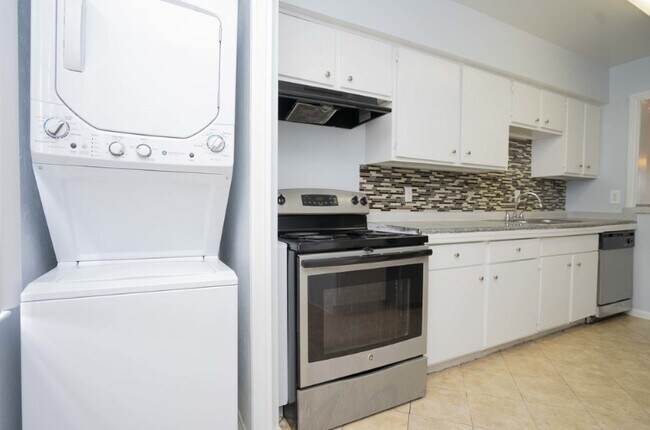 Building Photo - Diamond Hill at Westheimer