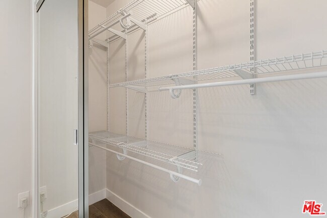 Building Photo - 2401 S Sycamore Ave