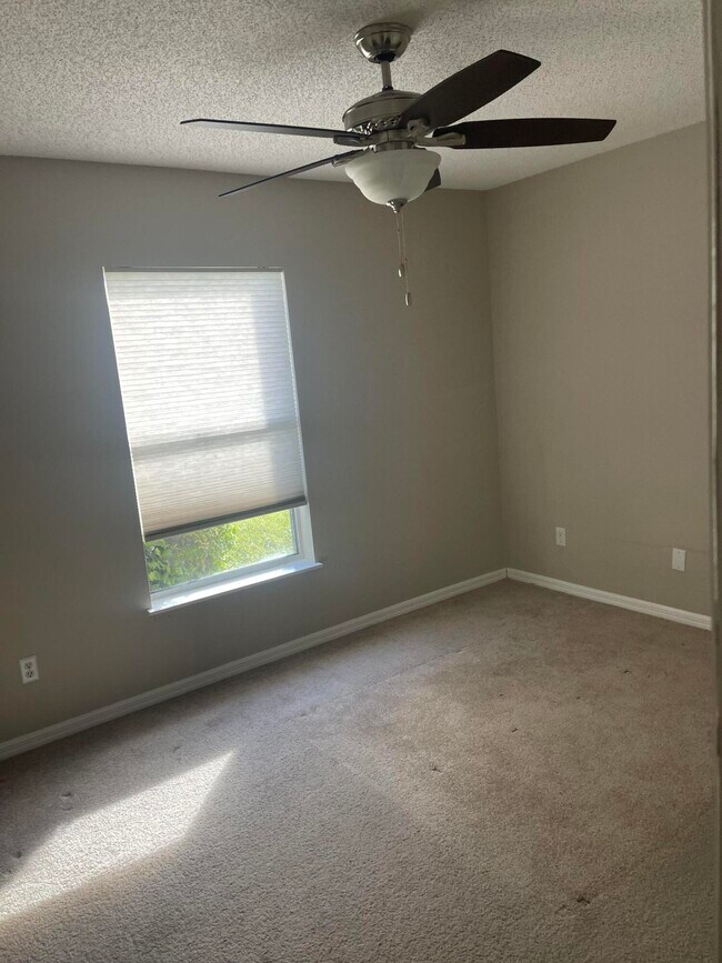 Building Photo - 1851 SW Inlander Ave