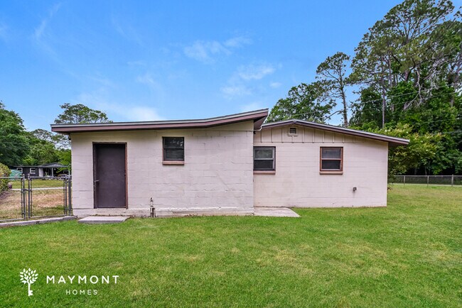 Building Photo - 6009 Verdes Rd