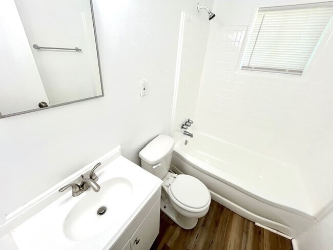 Building Photo - 3 BEDROOM/ 1 BATH COTTAGE WITH LARGE BACK ...