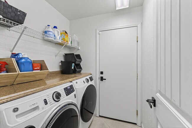 Building Photo - 10847 Iona Island Ave