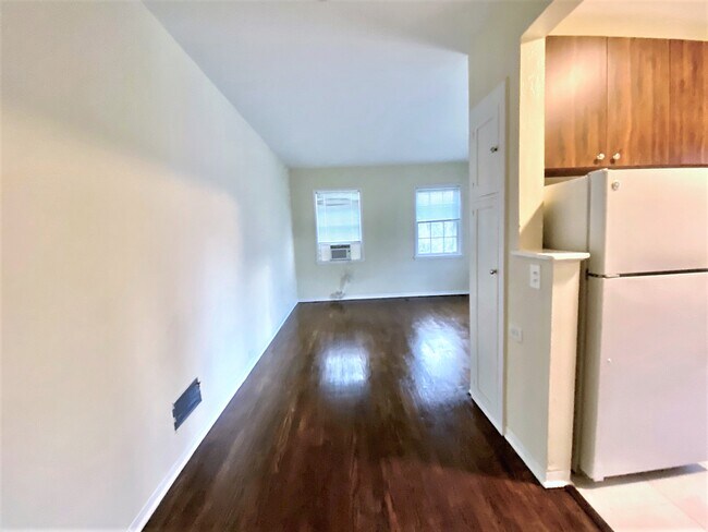 dining area - 1200 SE 1st St
