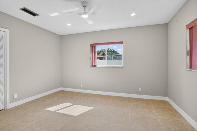 Building Photo - 1544 NW 9th St