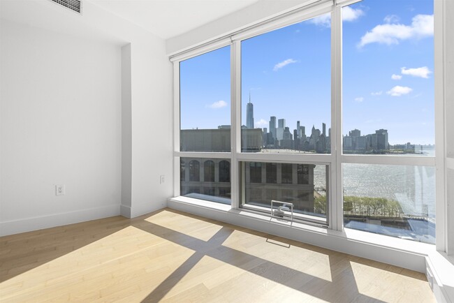 Building Photo - 77 Hudson St