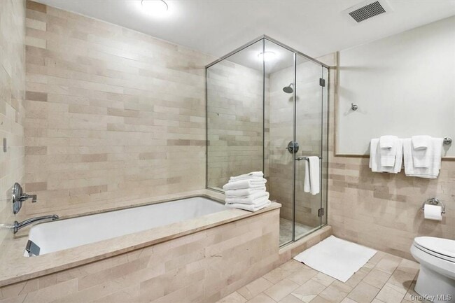 Building Photo - 1 Renaissance Square