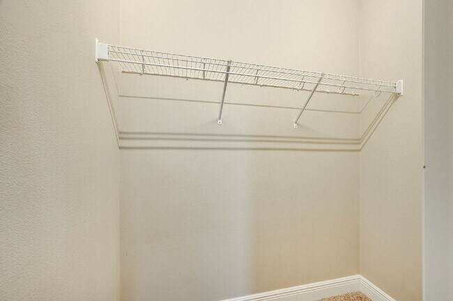 Building Photo - 4BR, 2.5BA home with resort style outdoor living!