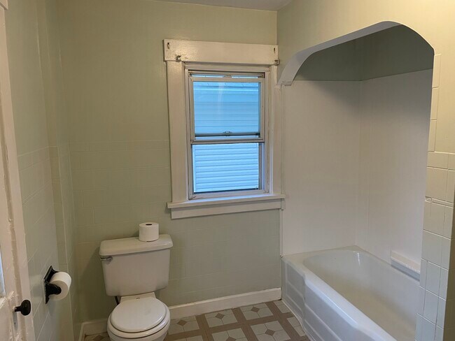1213 18th Bathroom - 1213 18th St NW