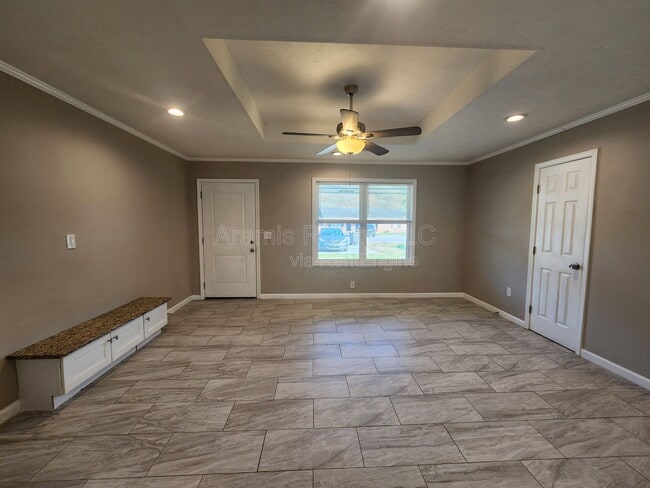 Building Photo - 24 Paige St