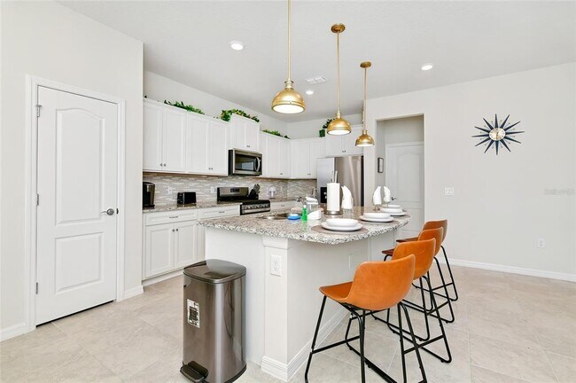 Building Photo - 7212 Oakmoss Loop