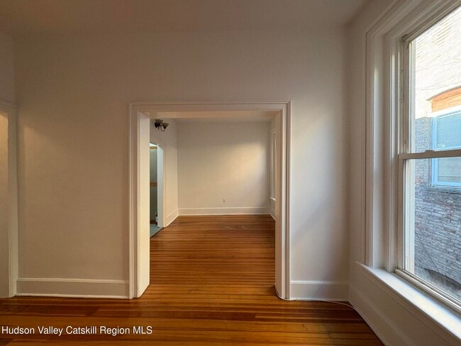 Building Photo - 302 Wall St